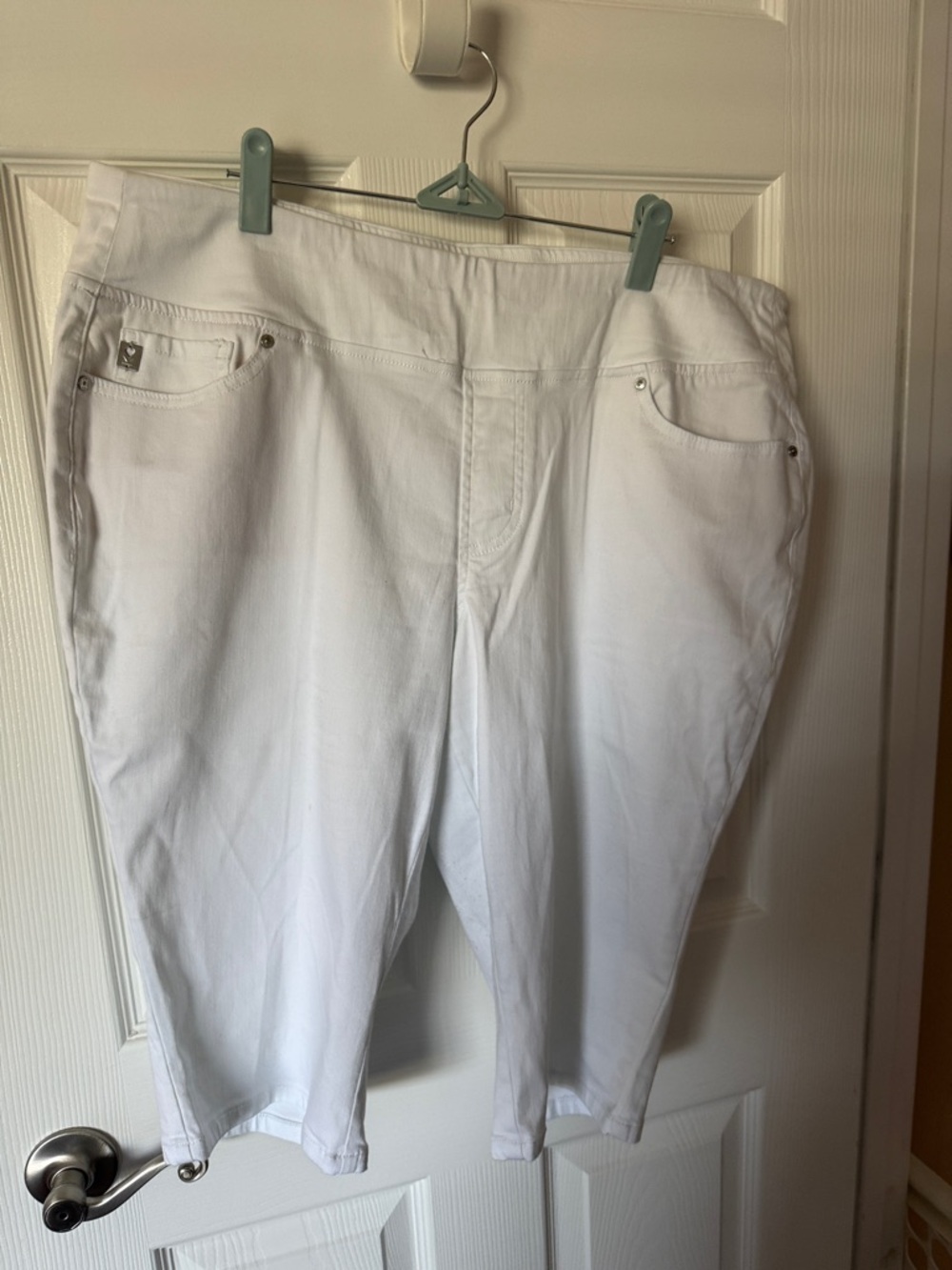 Belle by Kim Gravel White Stretch Pedal Pushers Pants